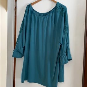 Catherine’s aqua blue tunic